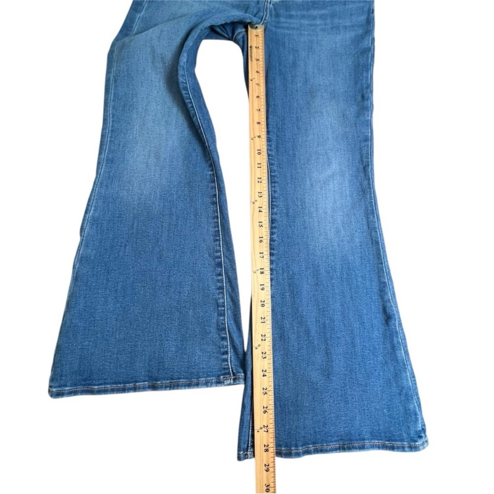 American Eagle Low-Rise Flare Jeans - Picture 3 of 7